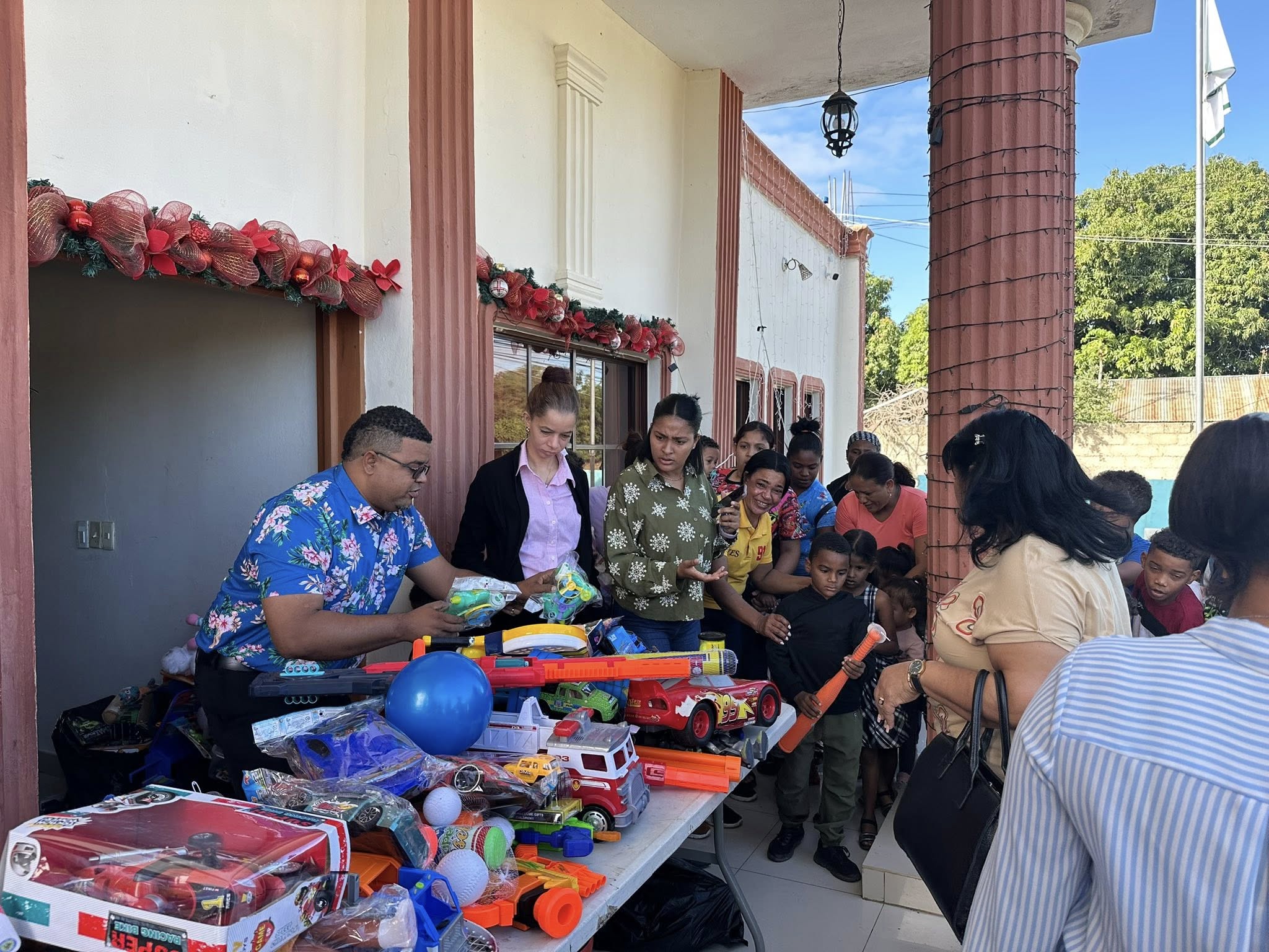 Junta Distrital celebra el Día de Reyes con una masiva entrega de juguetes a la niñez