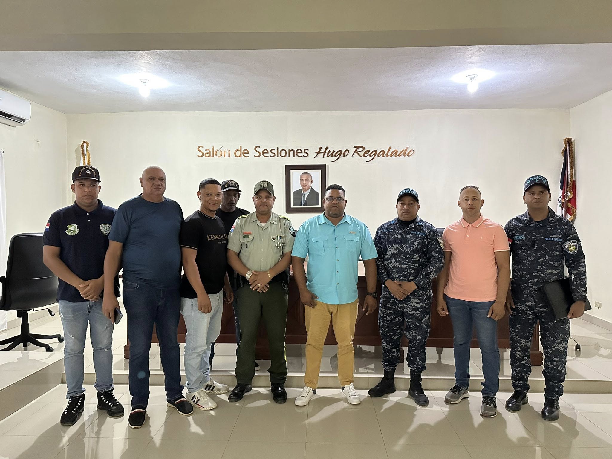 Junta Distrital coordina mesa de seguridad junto a líderes comunitarios y autoridades policiales